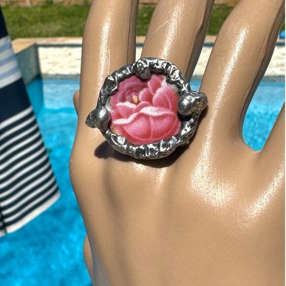 Vintage Broken China Ring with Brutalist Silver Blend Metalwork Size 9 - Picture 1 of 13